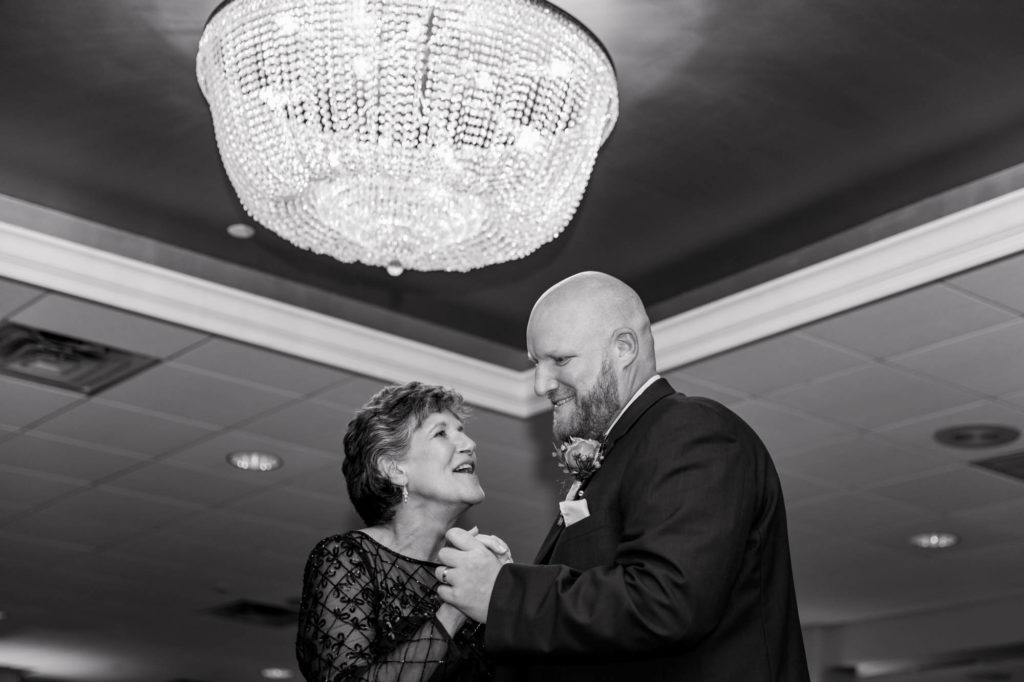 parent dances at a greate bay country club wedding