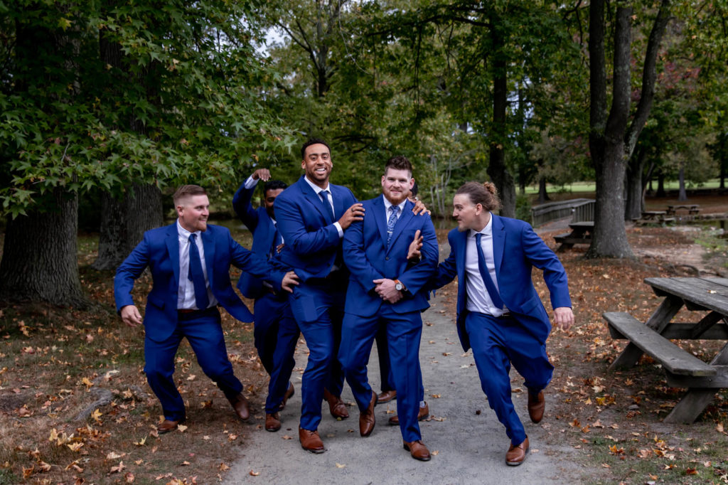 groomsmen pictures at bellevue state park