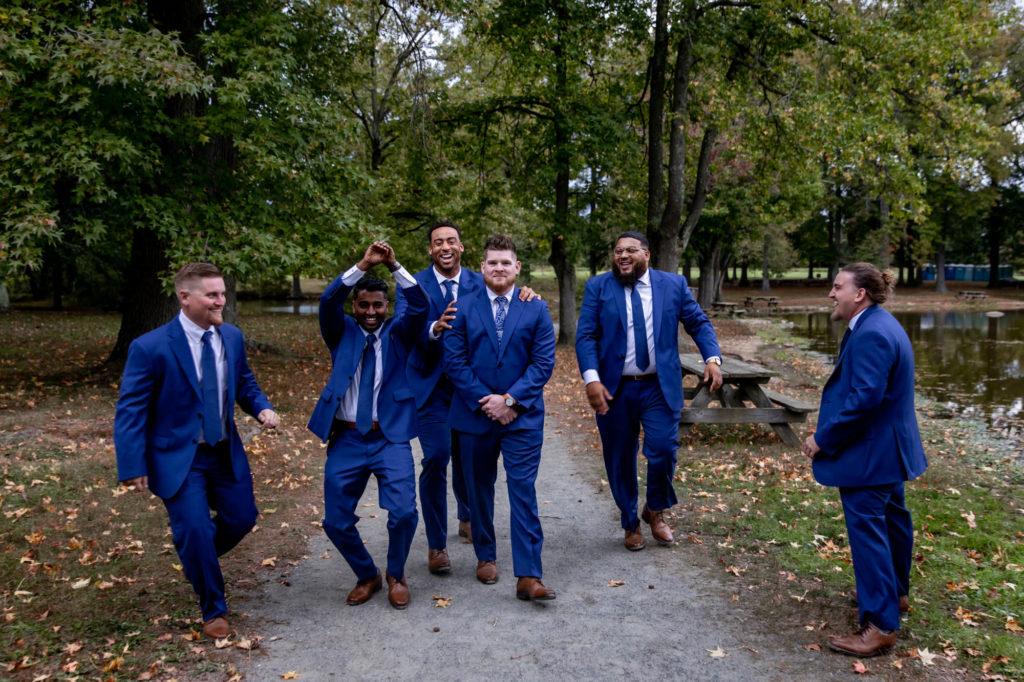 groomsmen pictures at bellevue state park