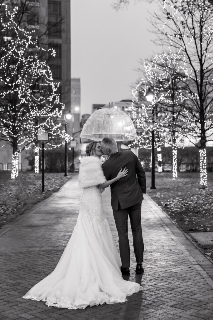 bride and groom kissing at franklin square in philadelphia