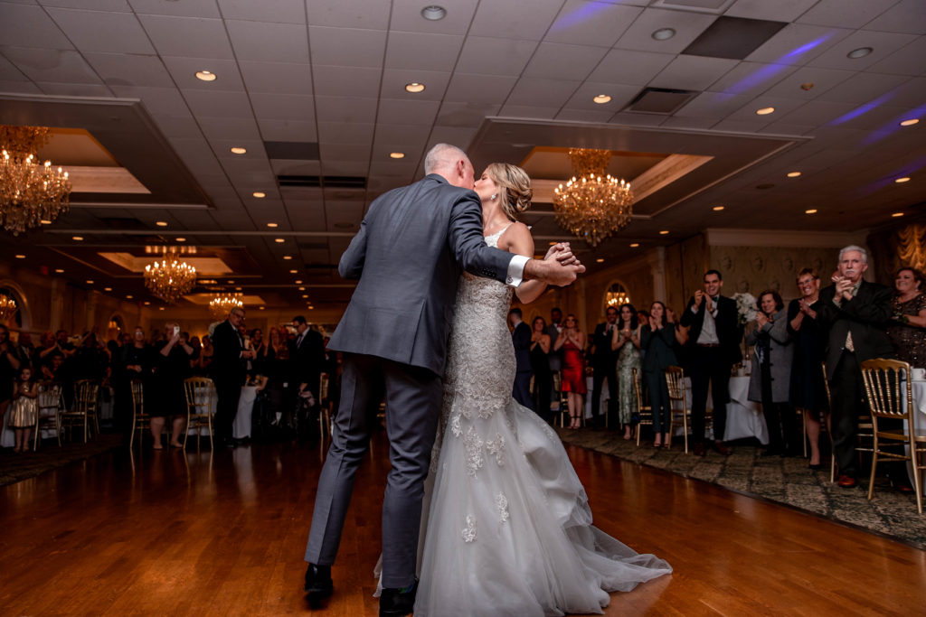 dance floor kiss at the buck hotel philadelphia wedding