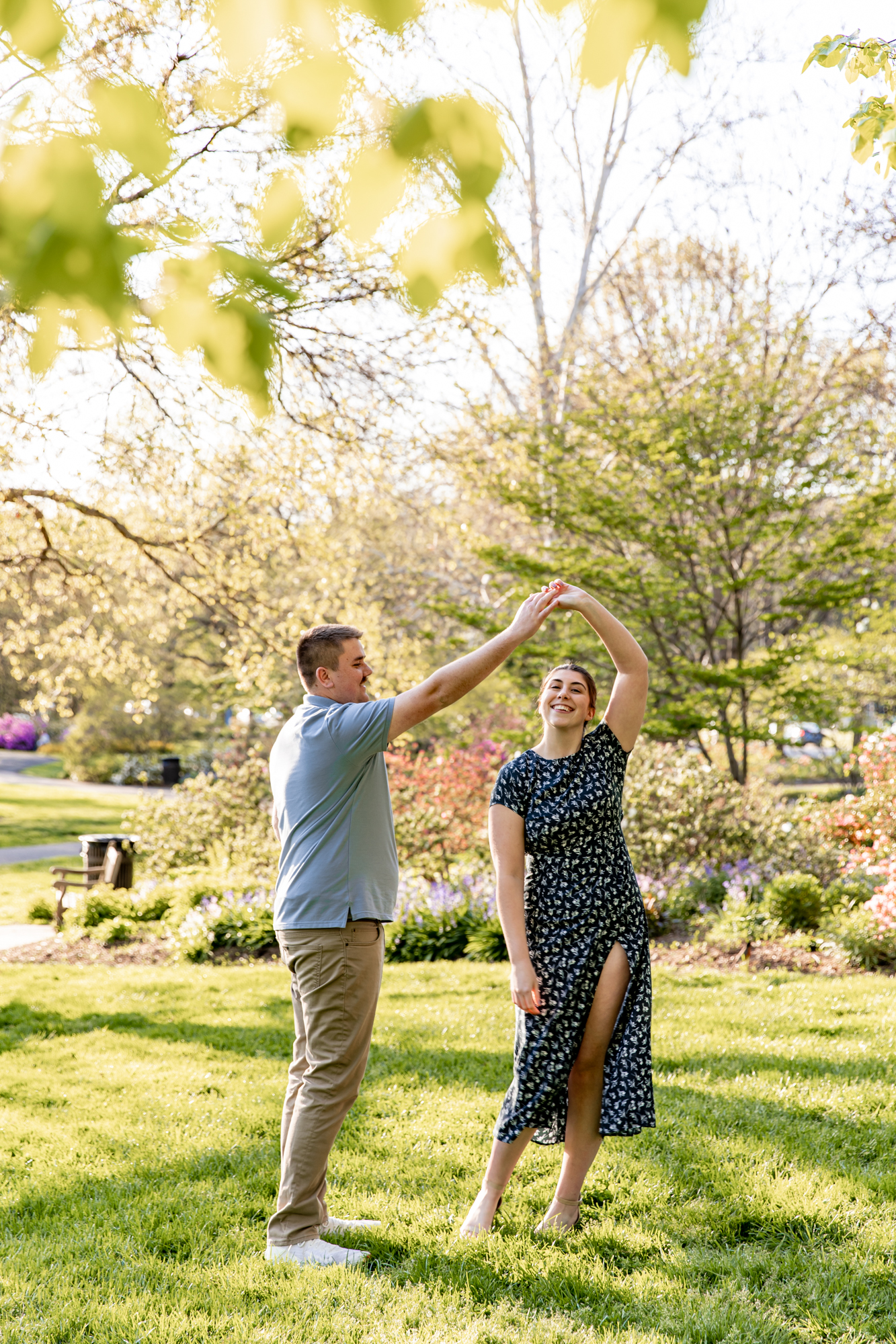 golden hour engagement session at the philadelphia art museum