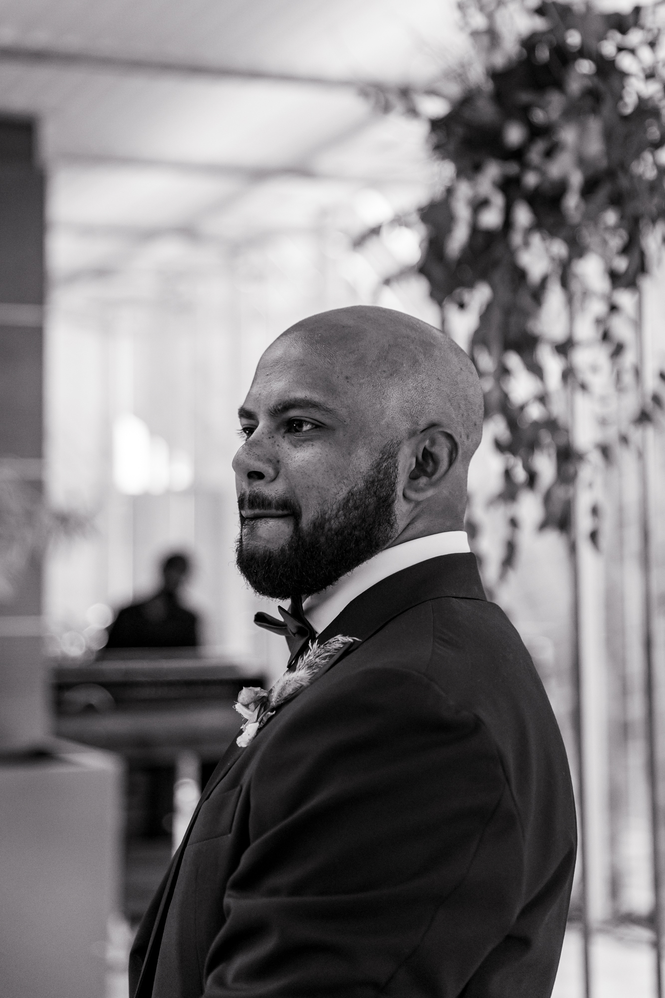 groom reaction to his bride walking down the aisle during a kimmel center wedding