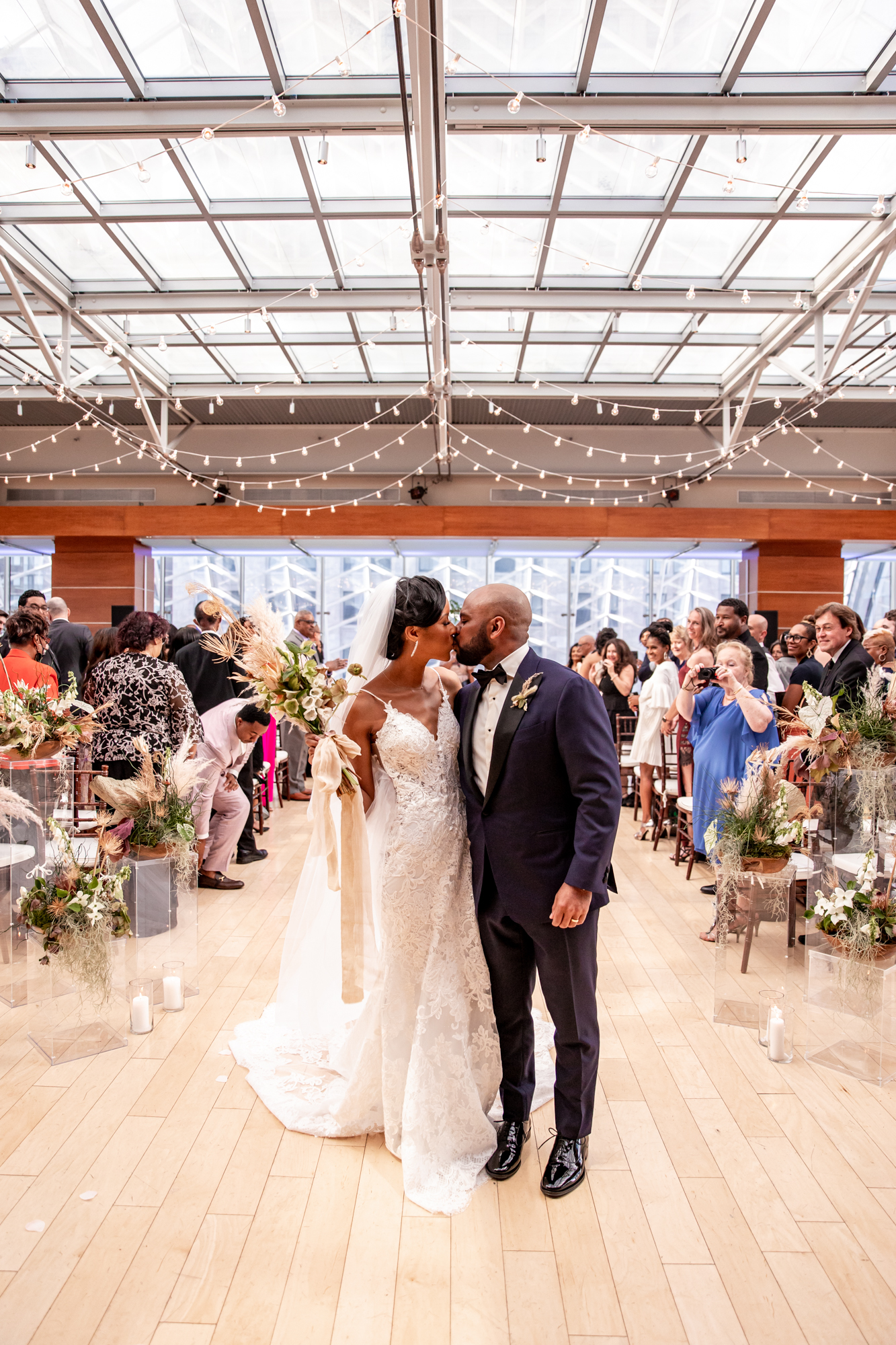 earthy modern kimmel center wedding ceremony