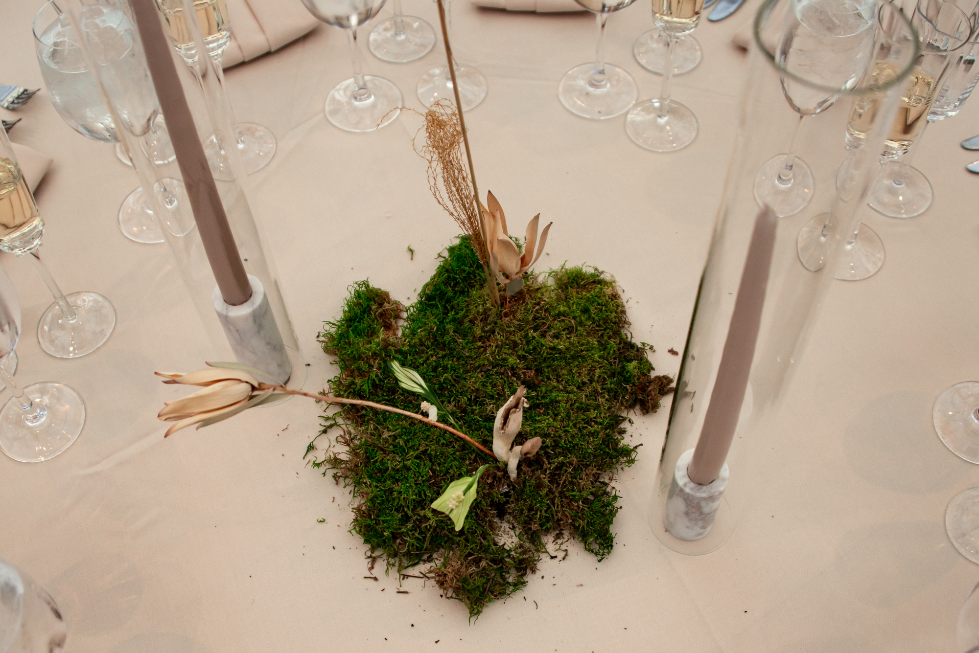 earthy florals with moss at a kimmel center wedding reception