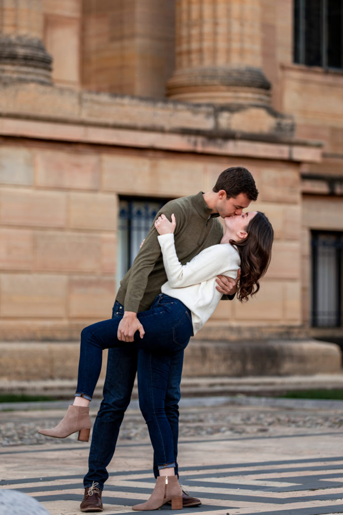 fall engagement session at the philadelphia art museum