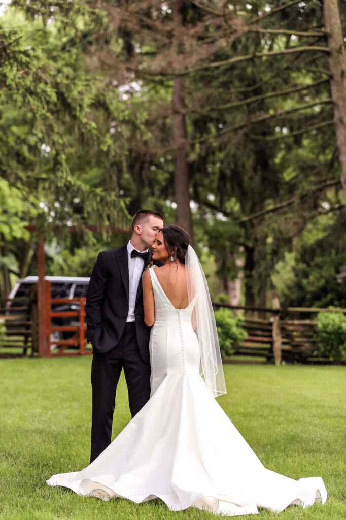 bride and groom wedding portraits at white chimneys estate in pennsylvania