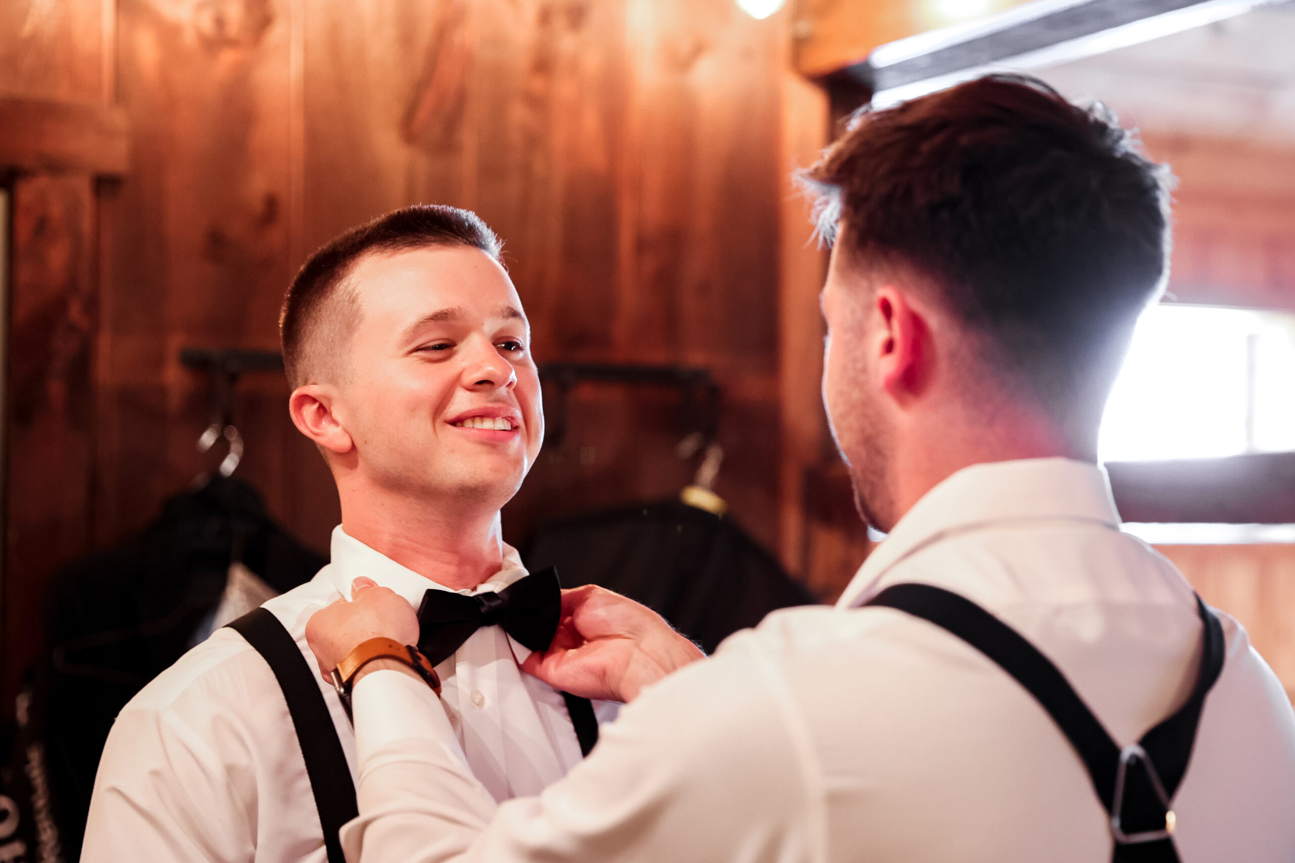 groom getting ready for wedding with groomsmen at white chimneys estate